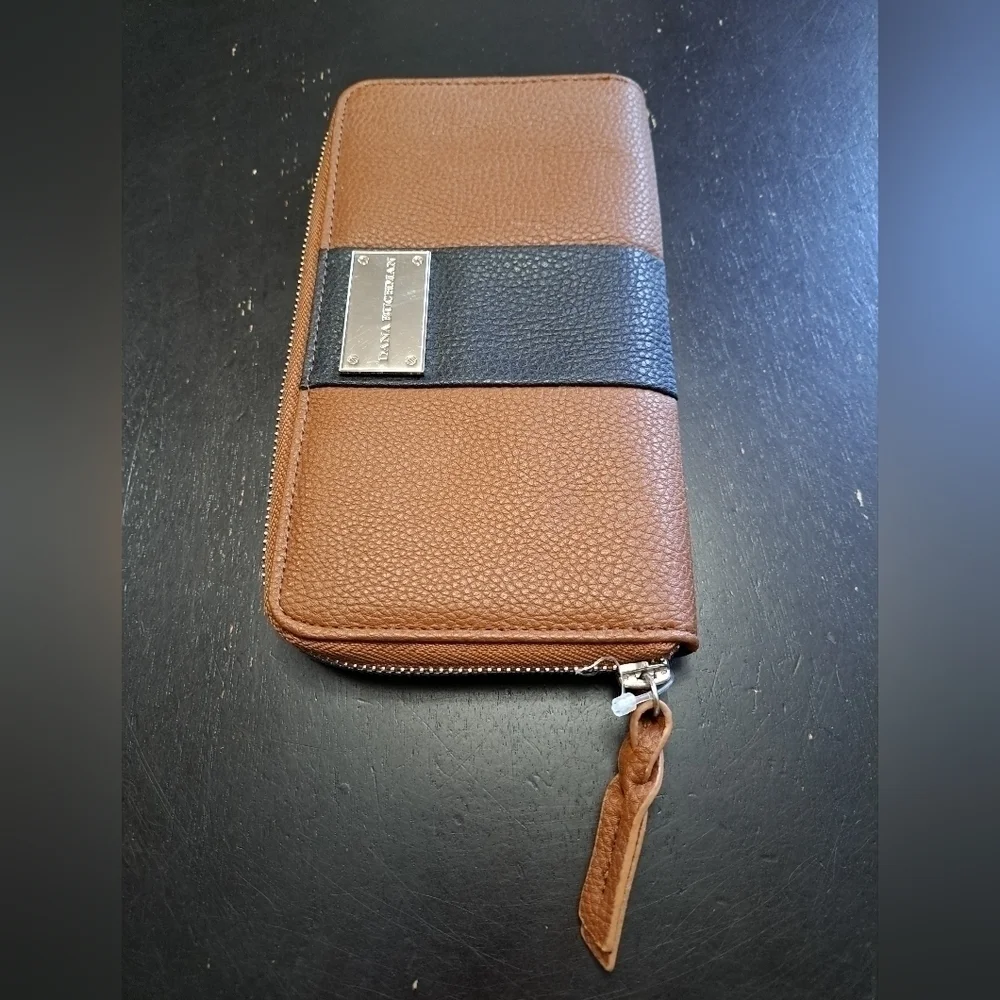 NWT Dana Buchman Two Tone Leather Pebbled Wallet